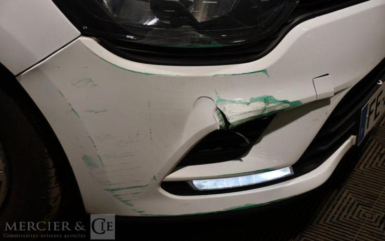 RENAULT CLIO IV SOCIETE 1.5 DCI 75ch AIR BLANC FE-486-KJ