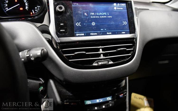 PEUGEOT 208 AFF PURETECH 82CH PREMIUM PACK BVM5 5P  FJ-002-SW