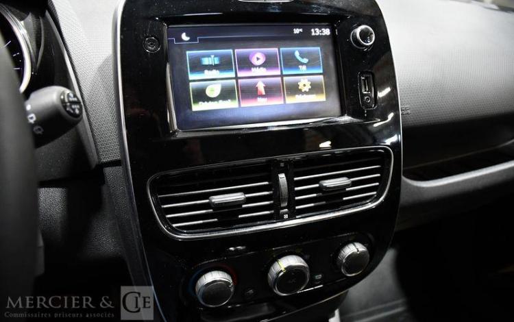 RENAULT CLIO IV SOCIETE 0.9 TCE 90ch BUSINESS REVERSIBLE BLANC FJ-281-JM