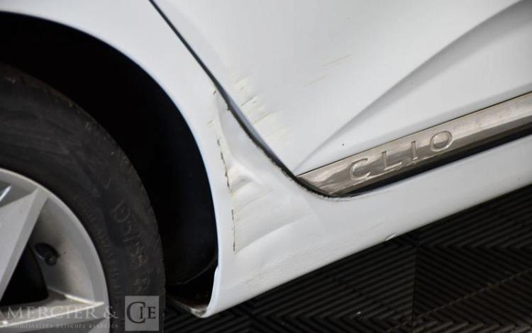 RENAULT CLIO BLANC FK-402-ZV