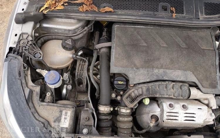 PEUGEOT 208 GRIS FL-675-TW