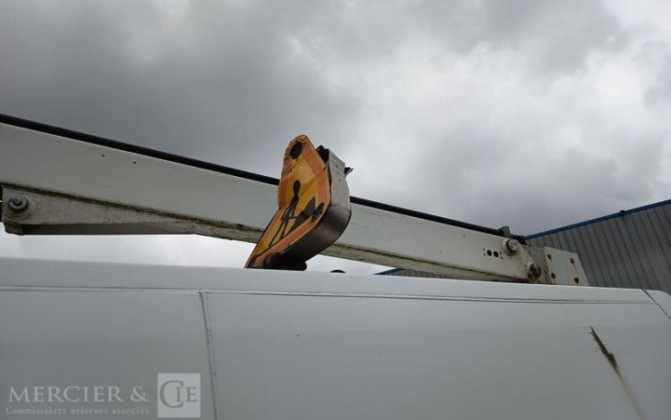 RENAULT MASTER AVEC NACELLE VERSALIFT ETL32-125 – 12 METRES – DIESEL – ANNEE 2019 BLANC FM-588-MG