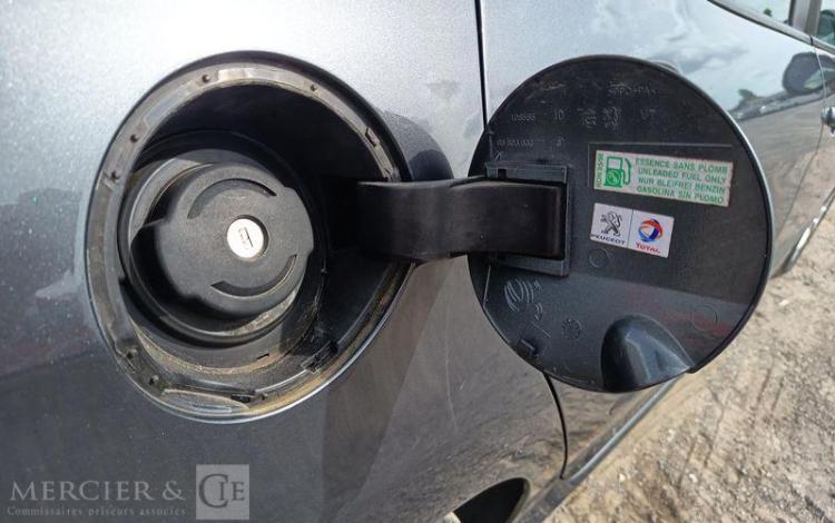 PEUGEOT 308  FN-627-HK