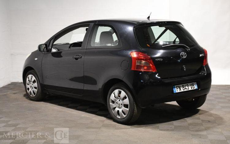 TOYOTA YARIS 1,0 VVTI 70CH NOIR FN-843-VB