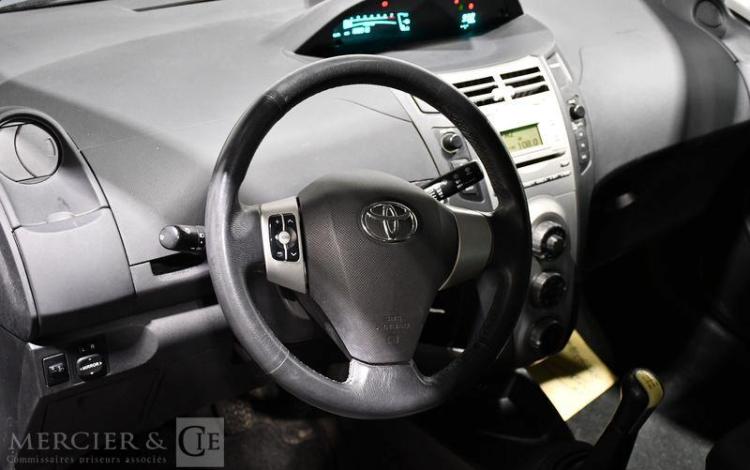 TOYOTA YARIS 1,0 VVTI 70CH NOIR FN-843-VB