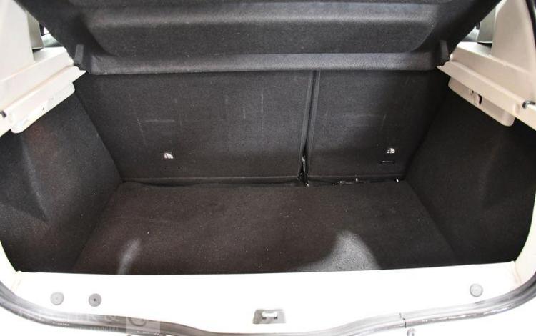 DACIA SANDERO BLUE DCI 95 BLANC FQ-553-BQ