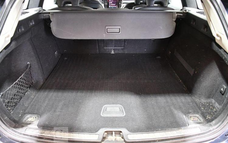 VOLVO V60 2,0 D3 150 BUSINESS EXECUTIVE GEARTRONIC BAV GRIS FQ-989-PL