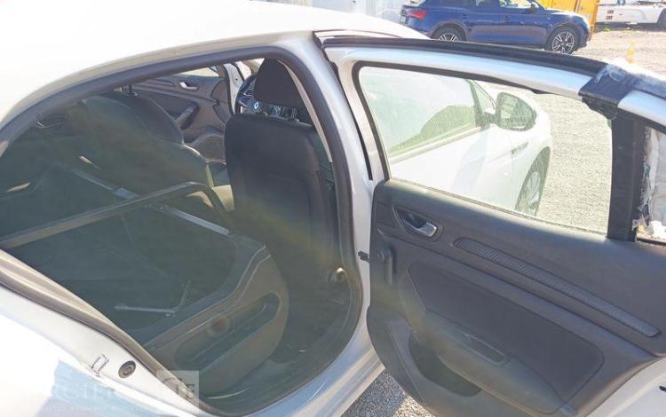 RENAULT MEGANE STE AIR NAV BLUE DCI 115 BLANC FW-436-ZB