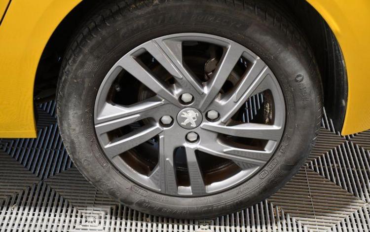 PEUGEOT 208 1,2 PURE TECH 100CH S&S JAUNE FW-876-PA