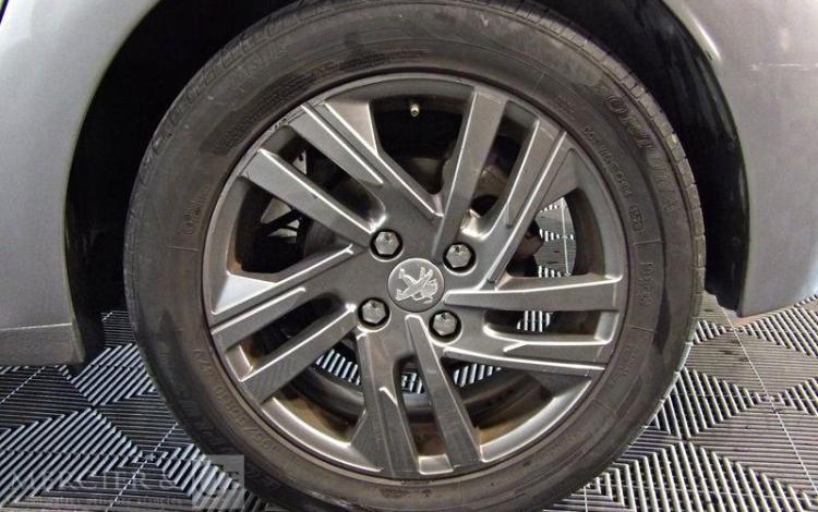 PEUGEOT 208 1.2 PURETECH 100ch GRIS FX-626-MX