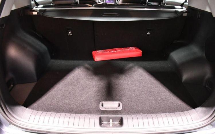 KIA SPORTAGE 1,6 CRDI 136 BLACK EDITION GRIS GB-419-VZ