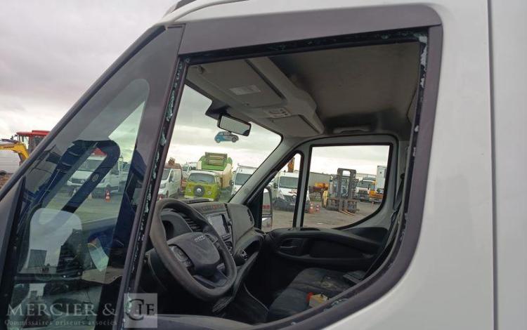 IVECO DAILY 6 CCB 35C16 3,0D 16V 160 CV  EQUIPE BRAS AMPLIROL + 3 BENNES BLANC GB-958-PW