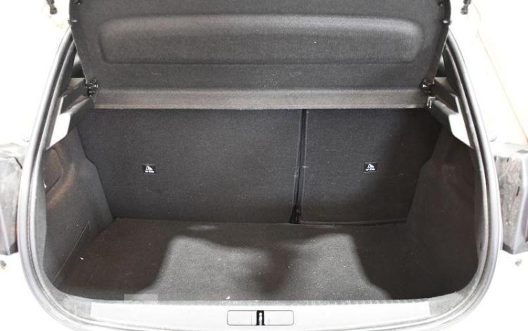 PEUGEOT 208 A,E ALLURE BLUEHDI BLANC GD-878-QZ