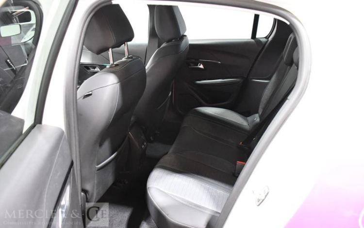PEUGEOT 208 A,E ALLURE BLUEHDI BLANC GD-878-QZ