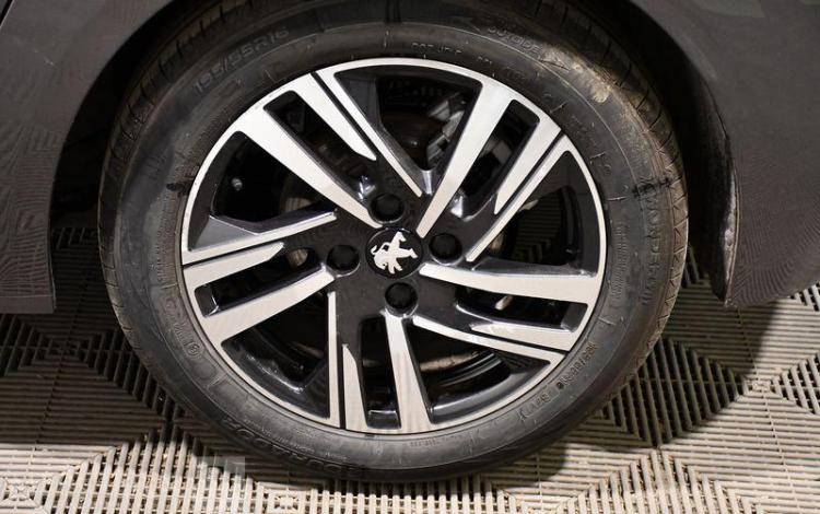 PEUGEOT 208 1.2 PURETECH 100ch ROADTRIP EAT GRIS GE-520-AA