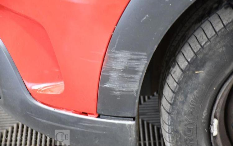 CITROEN C4 CACTUS 1,5 BLUEHDI 100 FEEL ROUGE GF-570-XV