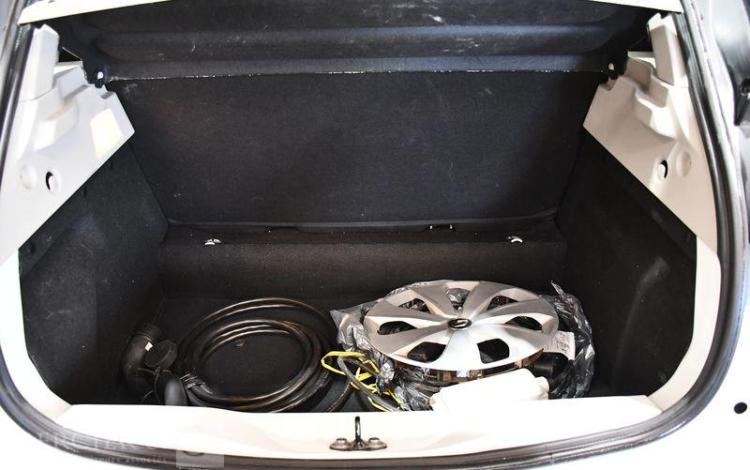 RENAULT ZOE 110ch 40KWH ACHAT-INTEGRAL EQUILIBRE BLANC GG-133-YP