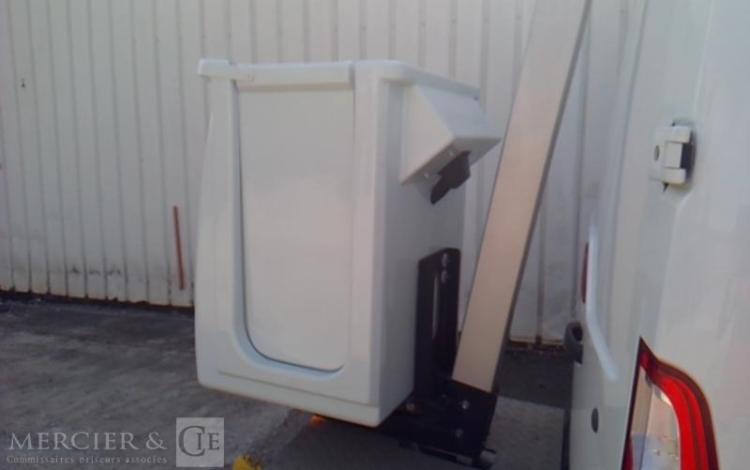 RENAULT MASTER NACELLE SUR VL 12M KLUBB KL32 181H BLANC GG-202-TV