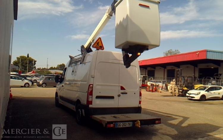 RENAULT MASTER NACELLE SUR VL 12M KLUBB KL32 181H BLANC GG-202-TV
