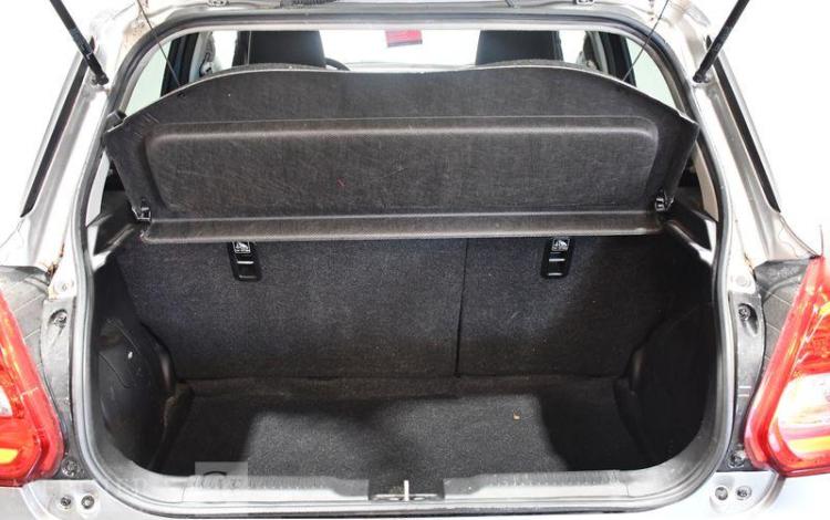 SUZUKI SWIFT PRIVILEGE GRIS GJ-988-ZZ