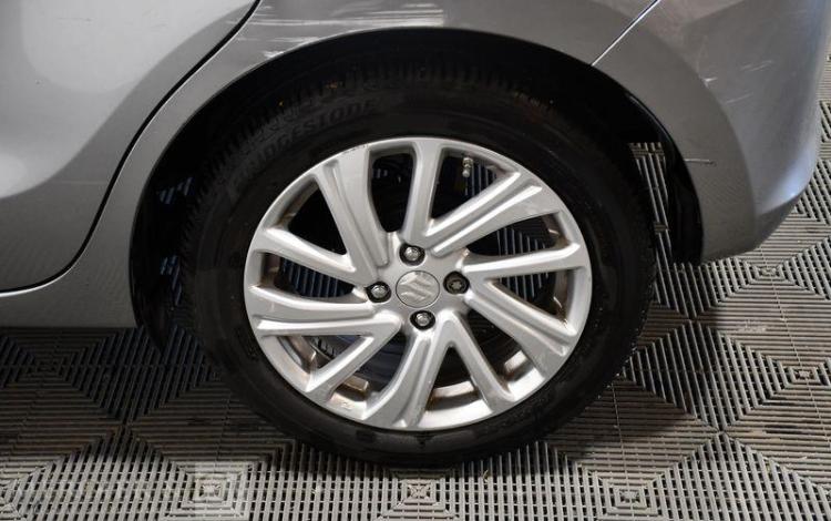 SUZUKI SWIFT PRIVILEGE GRIS GJ-988-ZZ