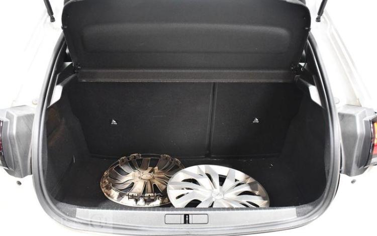 PEUGEOT 208 BLANC GL-931-WX
