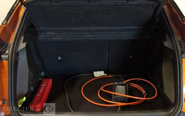 PEUGEOT e-2008 STYLE ORA GN-004-MX