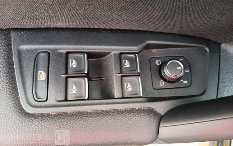 VOLKSWAGEN TIGUAN  GN-044-CW