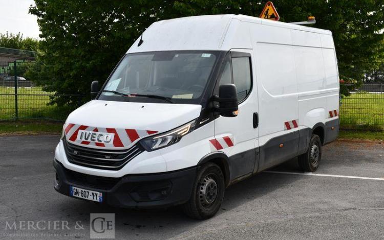 IVECO 35C18HA8V BLANC GN-607-YY