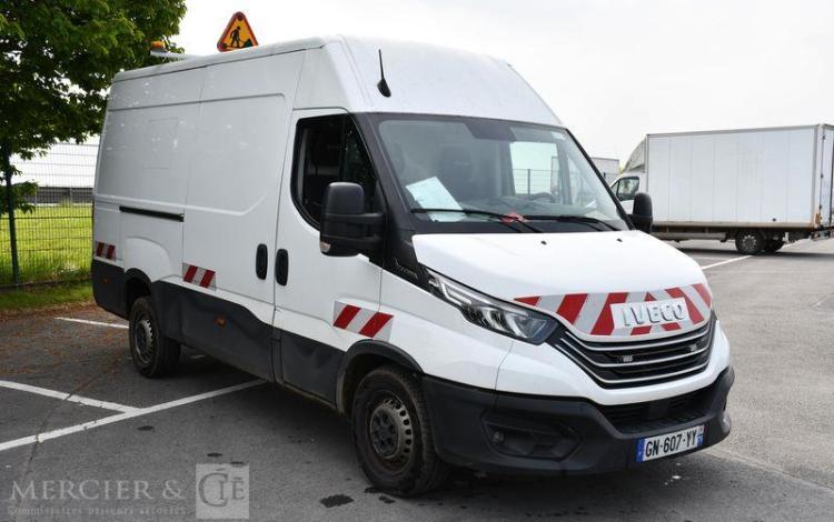 IVECO 35C18HA8V BLANC GN-607-YY