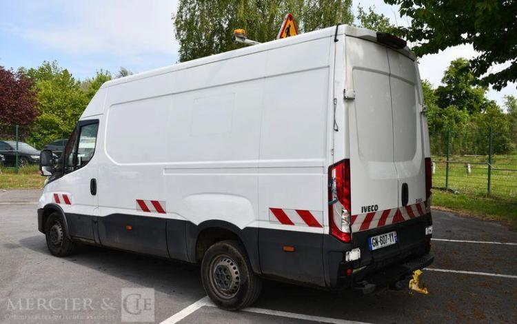 IVECO 35C18HA8V BLANC GN-607-YY