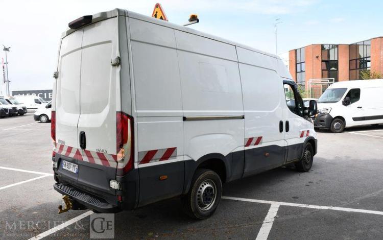 IVECO 35C18HA8V BLANC GN-607-YY