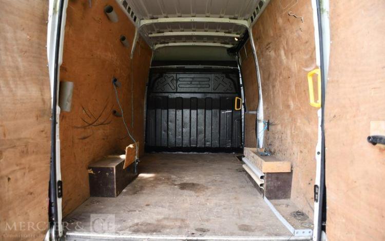 IVECO 35C18HA8V BLANC GN-607-YY