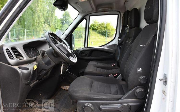 IVECO 35C18HA8V BLANC GN-607-YY