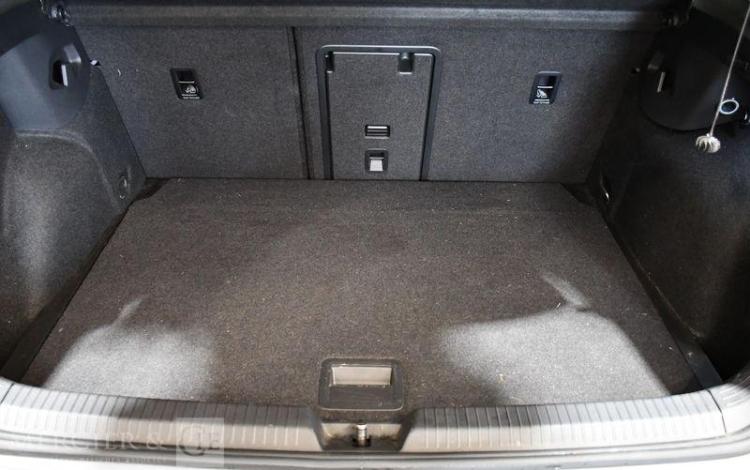 VOLKSWAGEN GOLF VIII 1.0 E-TSI 110 MHEV OPF LIFE PLUS DSG GRIS GN-792-SZ