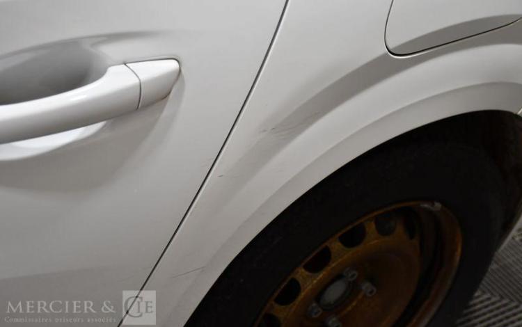 PEUGEOT 208 A,E ACTIVE BLUEHDI 100 S&S BLANC GP-096-WA