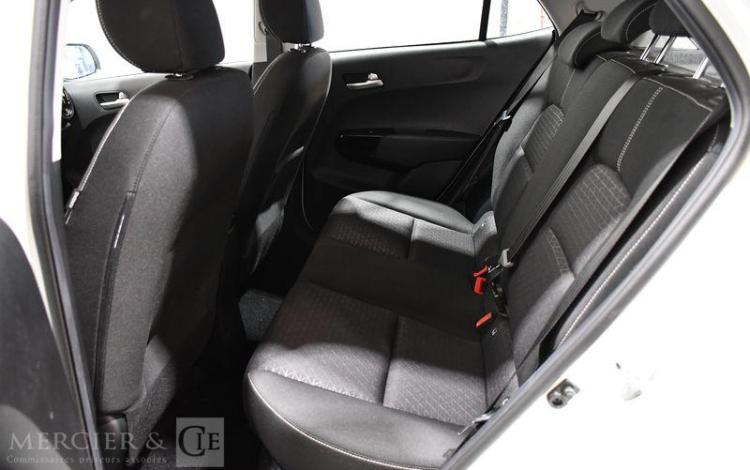 KIA PICANTO GT LINE BLANC GQ-984-EG