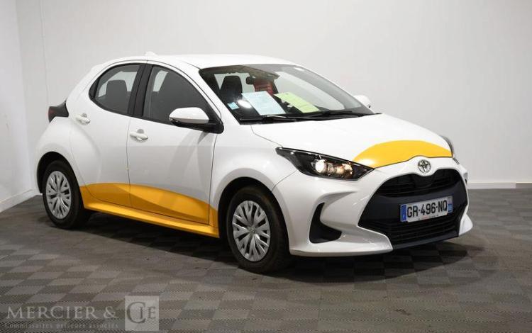 TOYOTA YARIS A,E BLANC GR-496-NQ