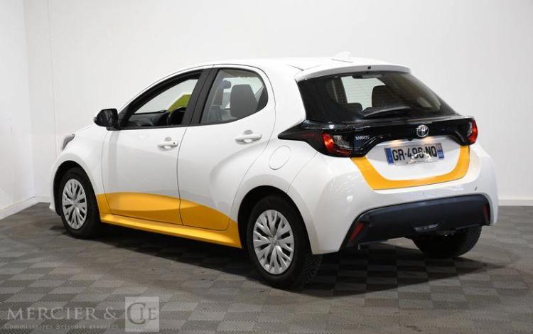 TOYOTA YARIS A,E BLANC GR-496-NQ