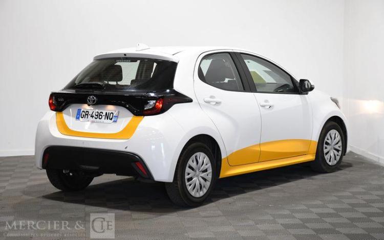 TOYOTA YARIS A,E BLANC GR-496-NQ