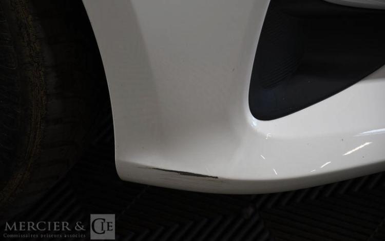 TOYOTA YARIS A,E BLANC GR-496-NQ