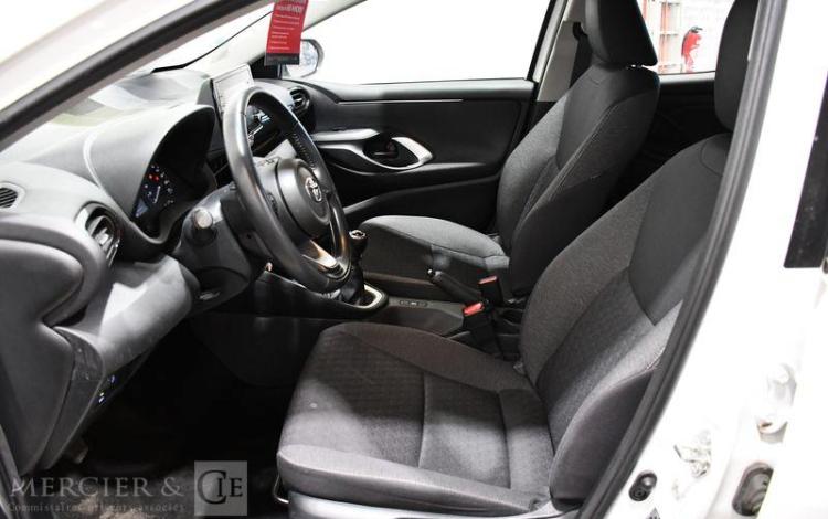 TOYOTA YARIS A,E BLANC GR-496-NQ