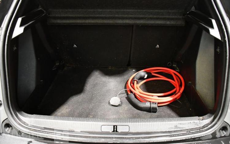 PEUGEOT E-2008 ACTIVE GRIS GW-590-ZW