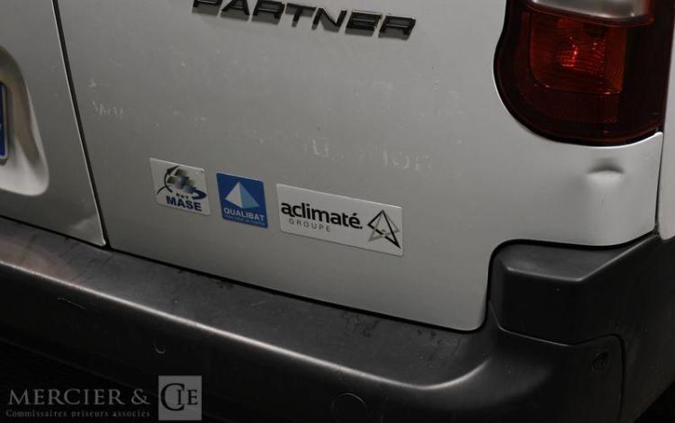 PEUGEOT PARTNER 1.5 BLUEHDI 130ch 950KG L2 XL BASE EAT BLANC GX-413-YW