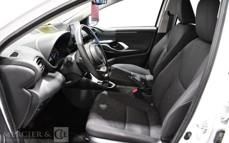 TOYOTA YARIS A,E BLANC GX-729-PN