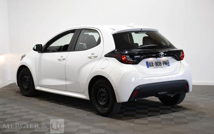 TOYOTA YARIS A,E BLANC GX-808-PN