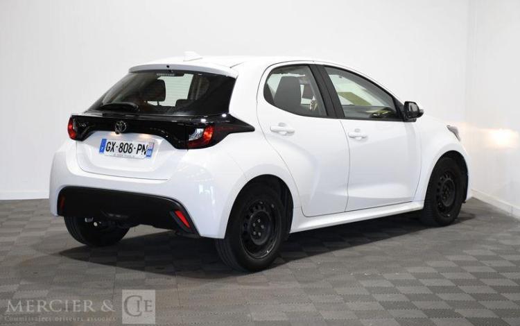 TOYOTA YARIS A,E BLANC GX-808-PN