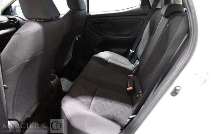 TOYOTA YARIS A,E BLANC GX-808-PN
