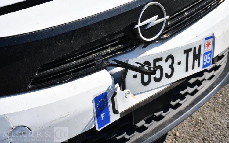 OPEL CORSA BLANC GY-053-TM
