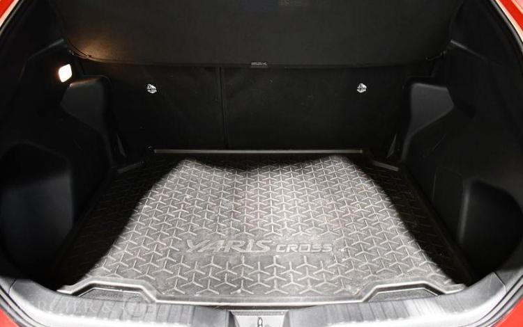 TOYOTA YARIS CROSS ROUGE GY-989-MR